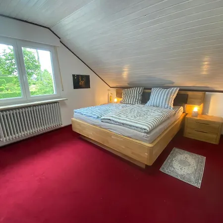 Grosses Dachzimmer Mit Eigener Lounge In Ruhiger Lage Accommodatie bij particulieren *