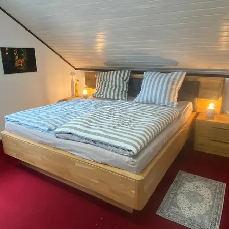 Grosses Dachzimmer Mit Eigener Lounge In Ruhiger Lage *