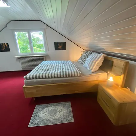 Grosses Dachzimmer Mit Eigener Lounge In Ruhiger Lage *